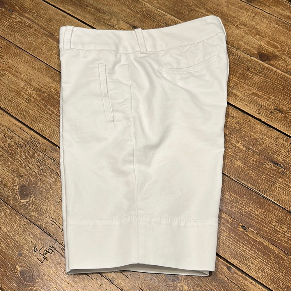 Banana Republic White Bermuda Shorts SZ 4